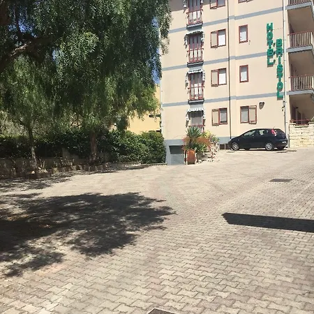 Hotel Bristol
